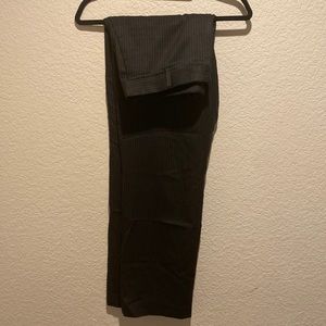 Black pinstripe Express Design studio mens Dress Pant. 38/32